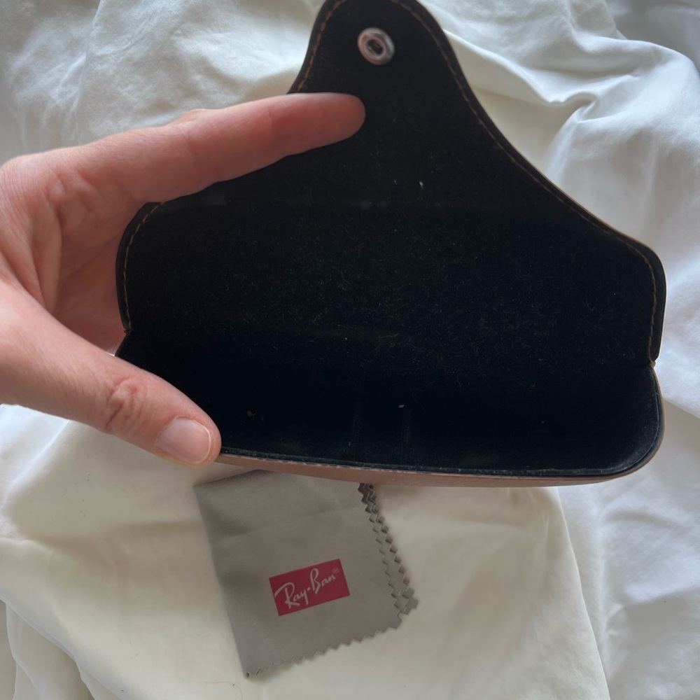 Ray-Ban Cognac Pebbled Leather Eyewear Case and cleaning cloth - Picture 4 of 4